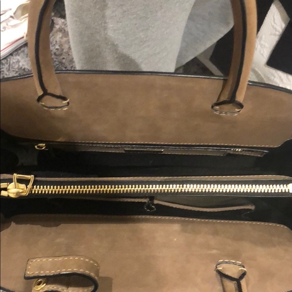 Handbag - Picture 2 of 3